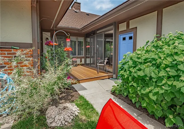 5th image of 12 Gothic Ln, Lockport, NY 14094 | MLS# B1689517
