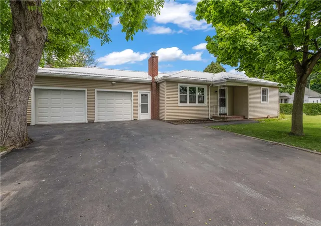1st image of 90 Reynolds Ave, Irondequoit, NY 14609 | MLS# R1689280