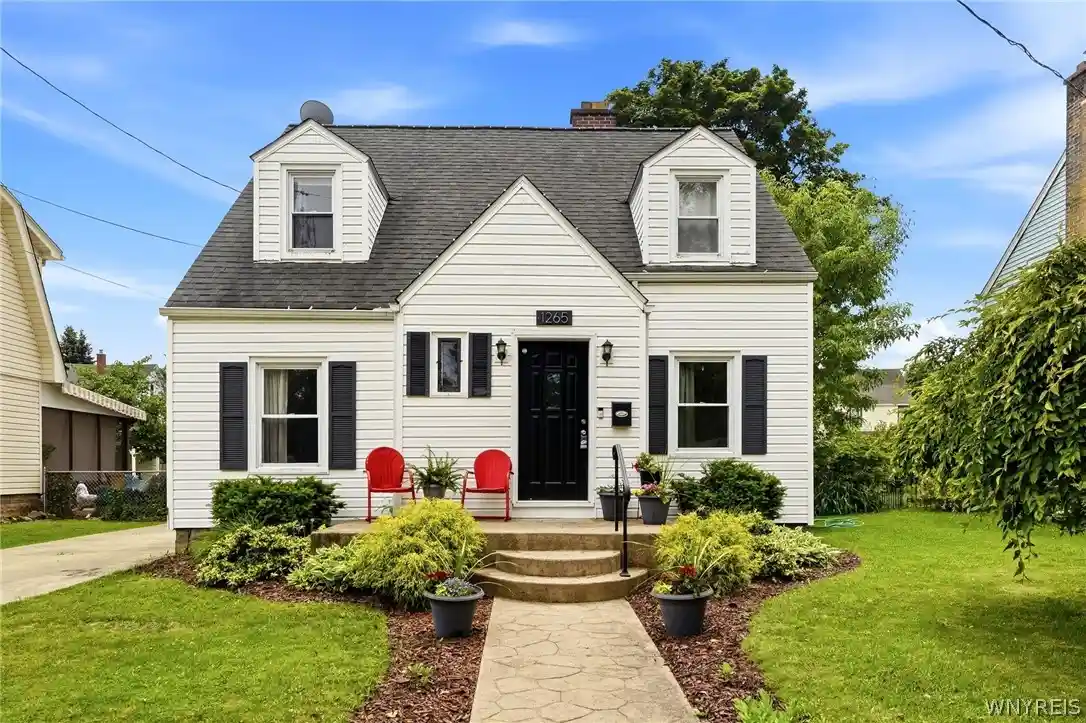 Photo 1 of Single family home for sale at 1265 Wyoming Ave, Niagara Falls, NY 14305 | MLS# B1689461 | Listing updated on 2026-10-19