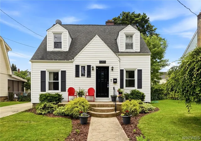 2nd image of 1265 Wyoming Ave, Niagara Falls, NY 14305 | MLS# B1689461