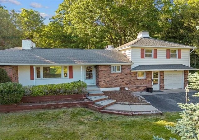 Homes for sale in De Witt, NY | 6555 Woodchuck Hill Rd, De Witt, NY 13078 | MLS# S1688091