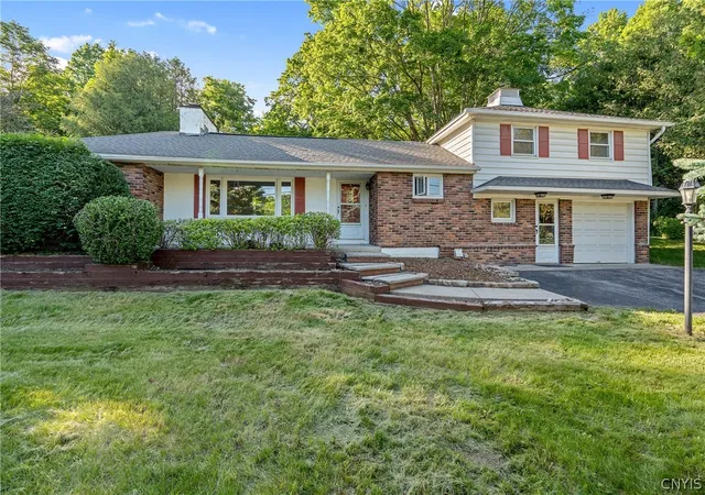 Homes for sale in De Witt, NY | 6555 Woodchuck Hill Rd, De Witt, NY 13078 | MLS# S1688091