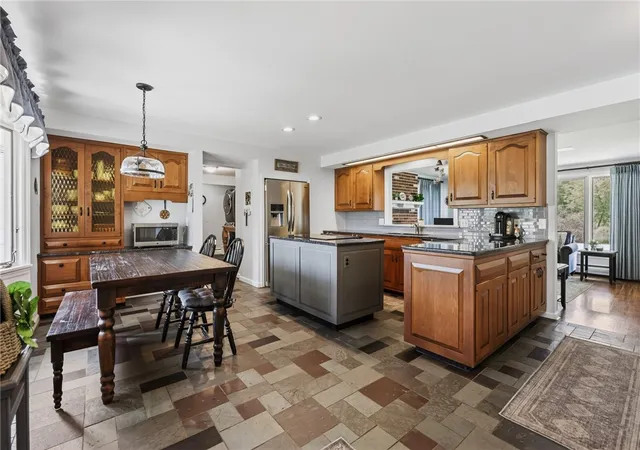 4th image of 364 Island Cottage Rd, Rochester, NY 14612 | MLS# R1689039