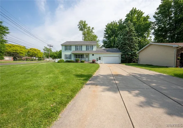 3rd image of 3 Greenwood Cir, North Tonawanda, NY 14120 | MLS# B1688697