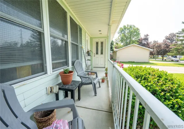 5th image of 3 Greenwood Cir, North Tonawanda, NY 14120 | MLS# B1688697