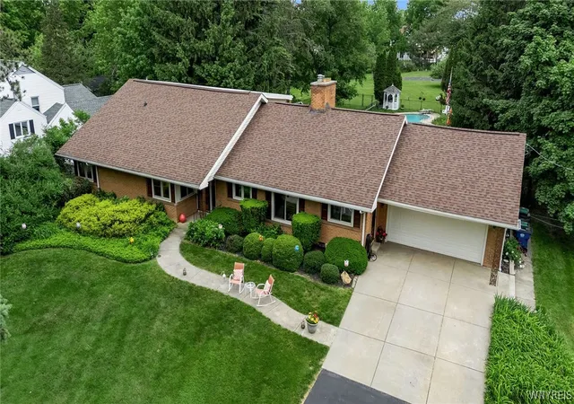 2nd image of 177 Brompton Rd, Buffalo, NY 14221 | MLS# B1688487