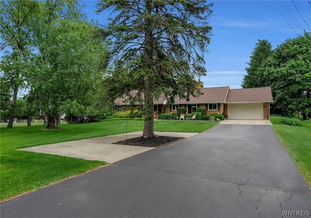3rd image of 177 Brompton Rd, Buffalo, NY 14221 | MLS# B1688487