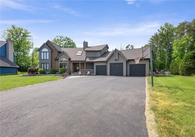 1st image of 25 Country Wood Lndg, Greece, NY 14626 | MLS# R1689291