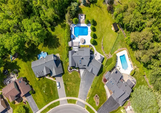 3rd image of 25 Country Wood Lndg, Greece, NY 14626 | MLS# R1689291