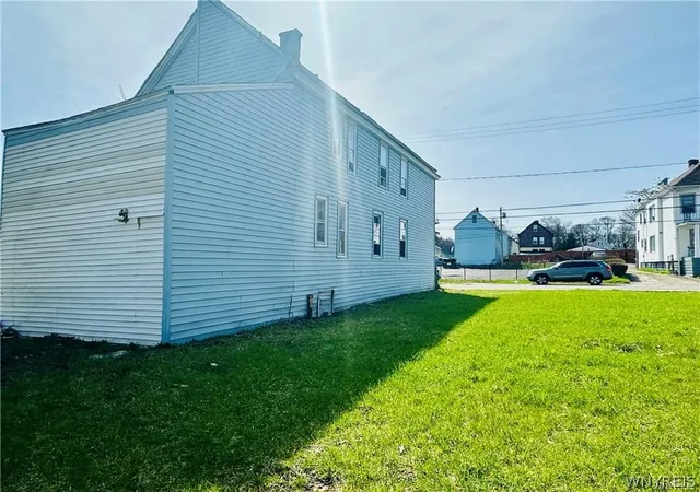 3rd image of 31 Earl Pl, Buffalo, NY 14211 | MLS# B1687395