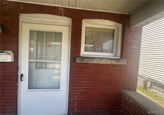 2nd image of 532 10th St, Niagara Falls, NY 14301 | MLS# B1689696