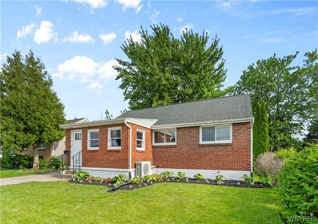 Homes for sale in Cheektowaga, NY | 461 Cherokee Dr, Cheektowaga, NY 14225 | MLS# B1688377