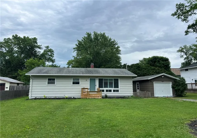 1st image of 12 Fairlawn Dr, Honeoye Falls, NY 14472 | MLS# R1689231