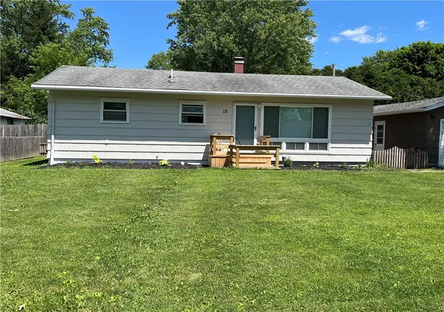 2nd image of 12 Fairlawn Dr, Honeoye Falls, NY 14472 | MLS# R1689231