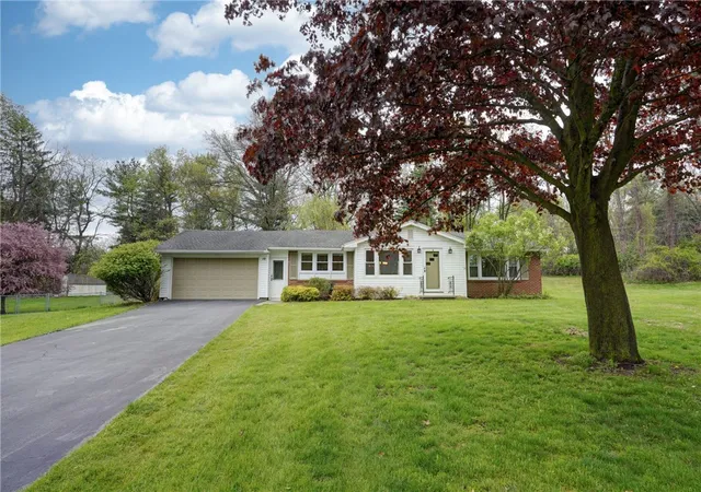 Homes for sale in Perinton, NY | 10 Pinehill Dr, Perinton, NY 14534 | MLS# R1689755