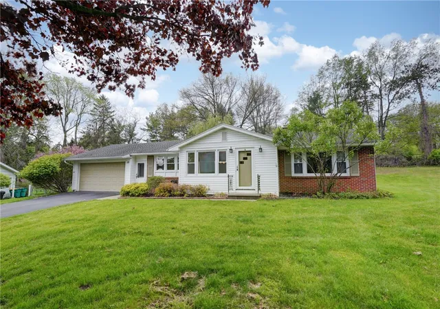 Homes for sale in Perinton, NY | 10 Pinehill Dr, Perinton, NY 14534 | MLS# R1689755
