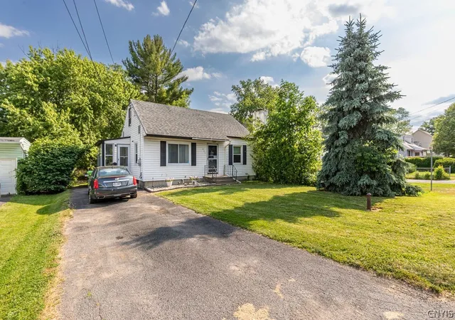 1st image of 311 Garden City Dr, Salina, NY 13211 | MLS# S1688496