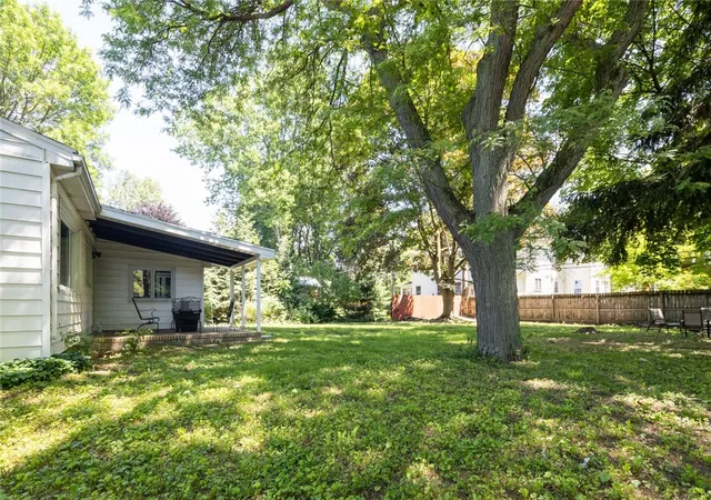 17th image of 195 East Pkwy, Irondequoit, NY 14617 | MLS# R1689766