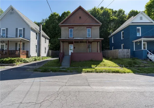 Homes for sale in Watertown City, NY | 426 Lincoln St, Watertown City, NY 13601 | MLS# S1689365