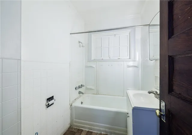 Homes for sale in Rochester, NY | 208 Kenwood Ave, Rochester, NY 14611 | MLS# R1689429