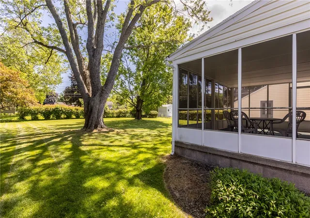 3rd image of 10 Southwick Dr, Webster, NY 14580 | MLS# R1689250