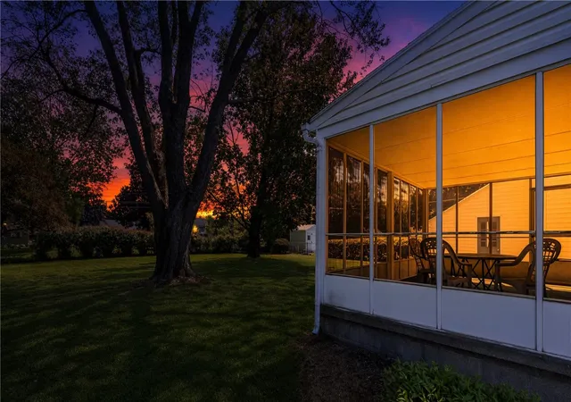 46th image of 10 Southwick Dr, Webster, NY 14580 | MLS# R1689250