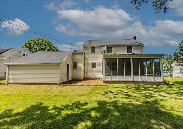 4th image of 10 Southwick Dr, Webster, NY 14580 | MLS# R1689250