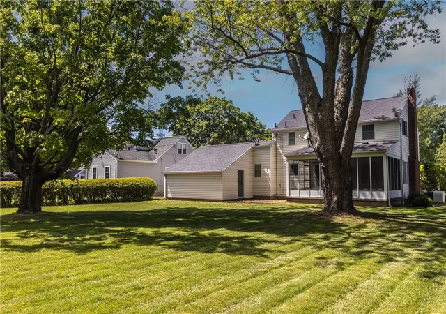 5th image of 10 Southwick Dr, Webster, NY 14580 | MLS# R1689250