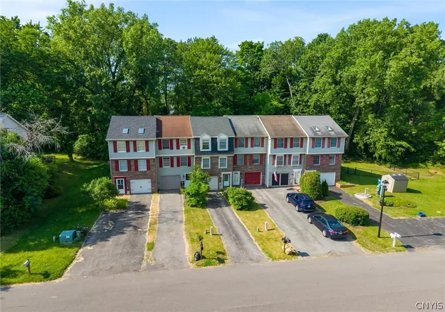 Homes for sale in Clay, NY | 4433 Heritage Dr, Clay, NY 13090 | MLS# S1689788