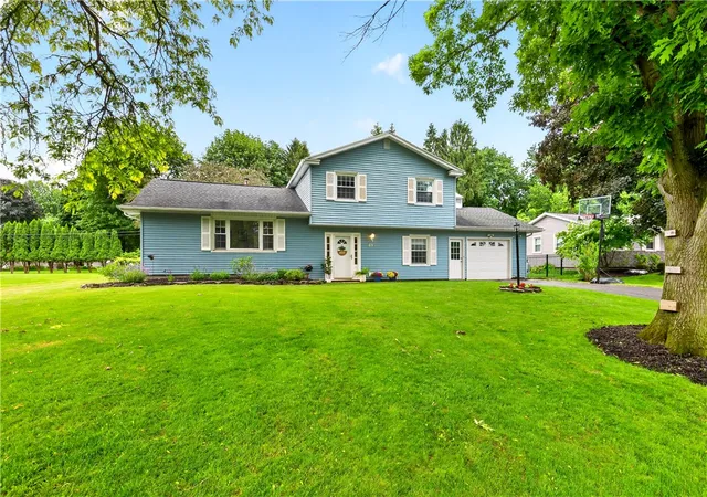 Homes for sale in Perinton, NY | 69 Brentwood Ln, Perinton, NY 14450 | MLS# R1689393