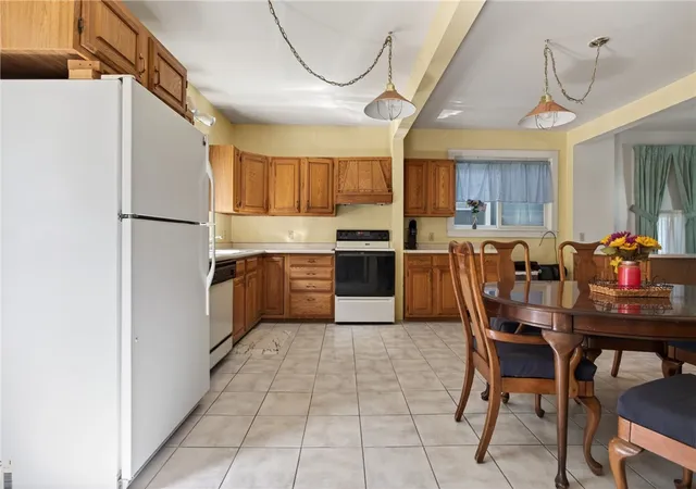 4th image of 9 Pine St, Oneonta, NY 13820 | MLS# R1688721