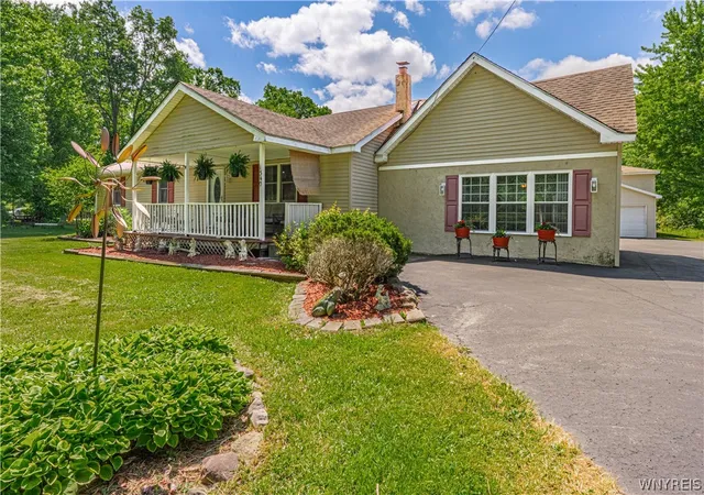 Photo 1 of Sale Pending at 1340 Cain Rd, Youngstown, NY 14174 | MLS# B1688522 | Listing updated on 2026-08-01