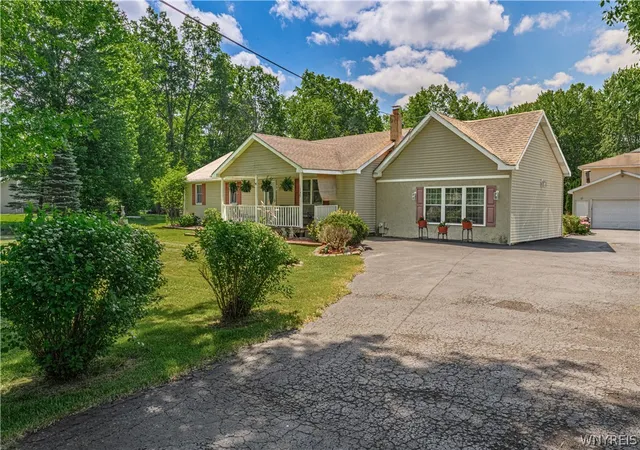 Photo 2 of Sale Pending at 1340 Cain Rd, Youngstown, NY 14174 | MLS# B1688522 | Listing updated on 2026-08-01