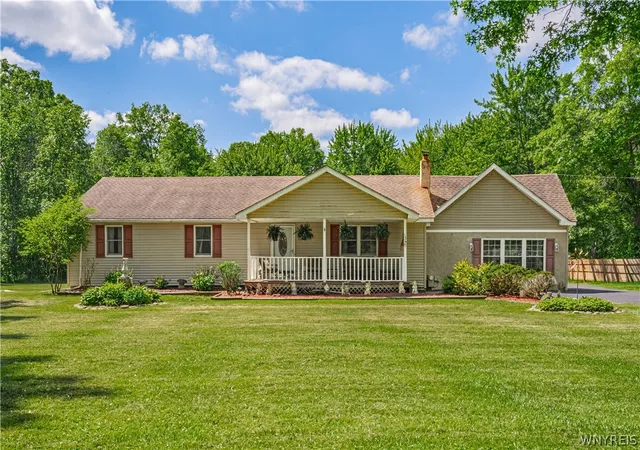Photo 3 of Sale Pending at 1340 Cain Rd, Youngstown, NY 14174 | MLS# B1688522 | Listing updated on 2026-08-01