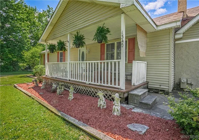 Photo 4 of Sale Pending at 1340 Cain Rd, Youngstown, NY 14174 | MLS# B1688522 | Listing updated on 2026-08-01