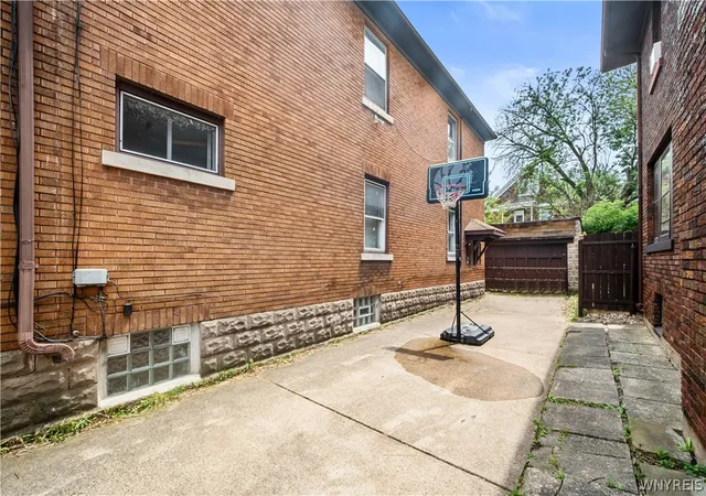 33rd image of 1445 Byrd Ave, Niagara Falls, NY 14303 | MLS# B1685621