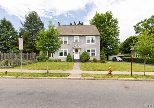 Homes for sale in Syracuse, NY | 822 Glenwood Ave, Syracuse, NY 13207 | MLS# S1689770