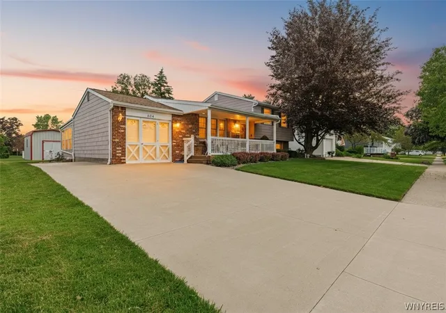 2nd image of 604 Wurlitzer Dr, North Tonawanda, NY 14120 | MLS# B1686534