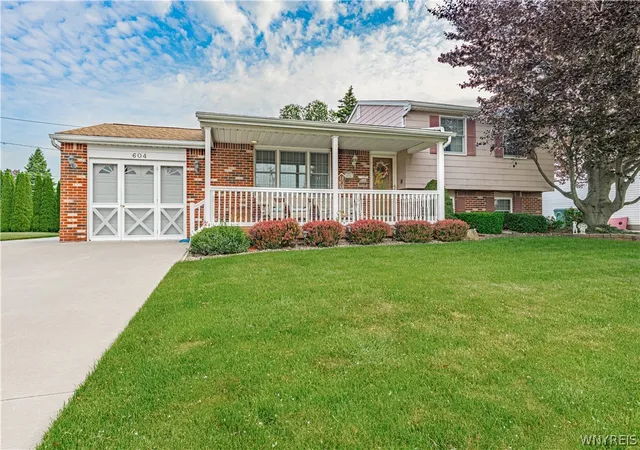 3rd image of 604 Wurlitzer Dr, North Tonawanda, NY 14120 | MLS# B1686534