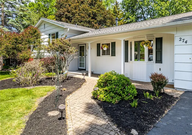 Homes for sale in Penfield, NY | 274 Parkview Dr, Penfield, NY 14625 | MLS# R1683615