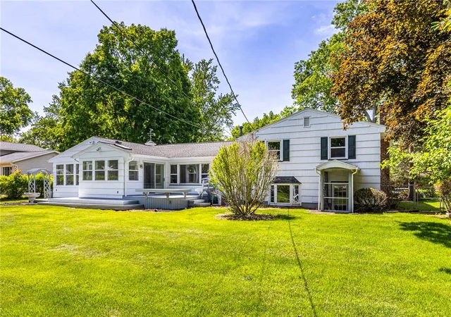 Homes for sale in Penfield, NY | 274 Parkview Dr, Penfield, NY 14625 | MLS# R1683615