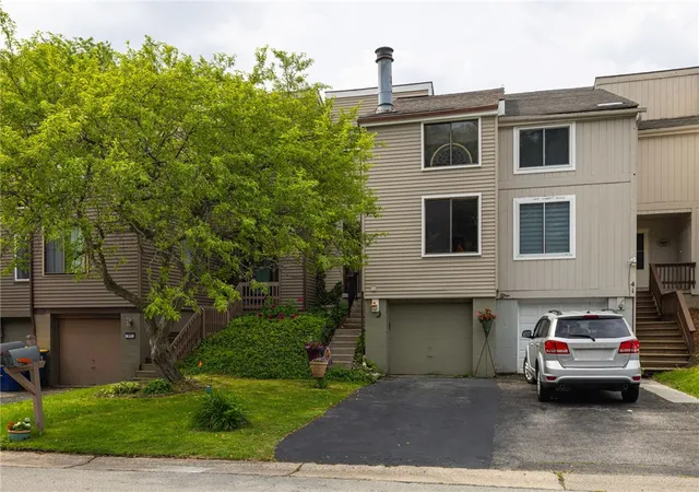 Homes for sale in Perinton, NY | 39 Tilegate, Perinton, NY 14450 | MLS# R1674874