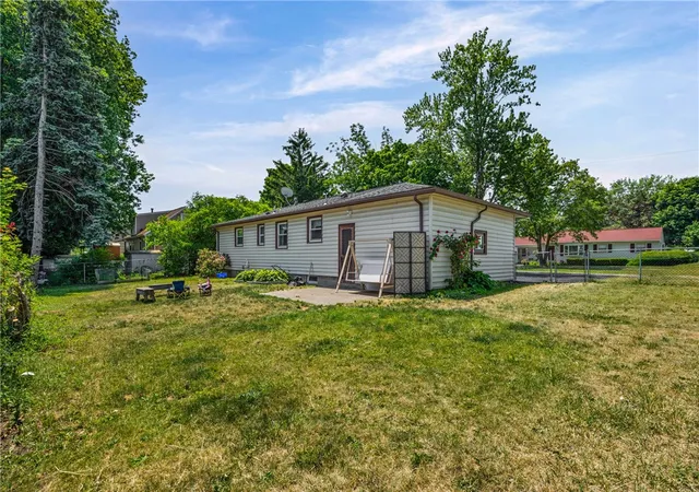 22nd image of 140 Maple Ave, Irondequoit, NY 14609 | MLS# R1689425