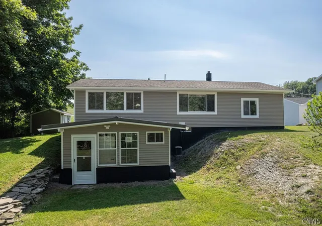2nd image of 7016 Guyder Rd, Lysander, NY 13112 | MLS# S1686477