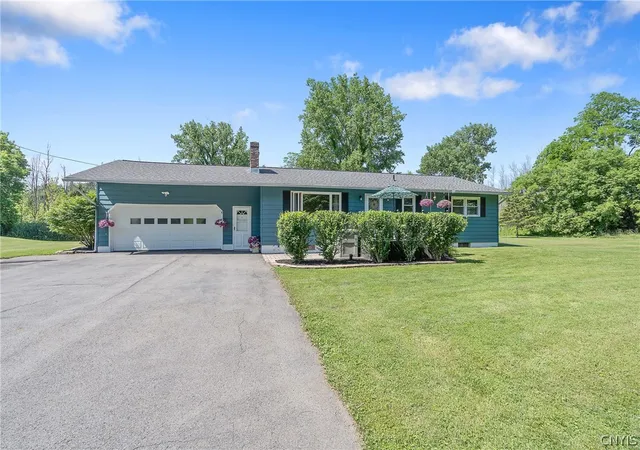 Homes for sale in Camillus, NY | 6305 1/2 Newport Rd, Camillus, NY 13164 | MLS# S1686710