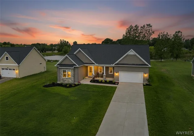 1st image of 7293 Woodhaven Dr, Lockport Town, NY 14094 | MLS# B1689868