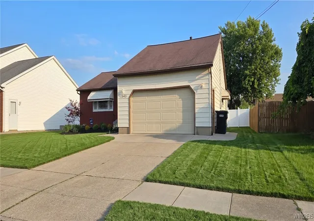 3rd image of 1543 Benjamin Dr, Niagara Falls, NY 14304 | MLS# B1689584