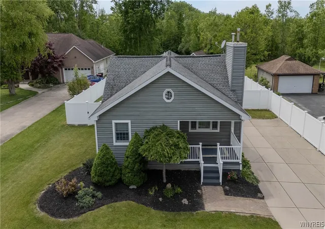 1st image of 541 Lake Ave, Lancaster, NY 14086 | MLS# B1689892