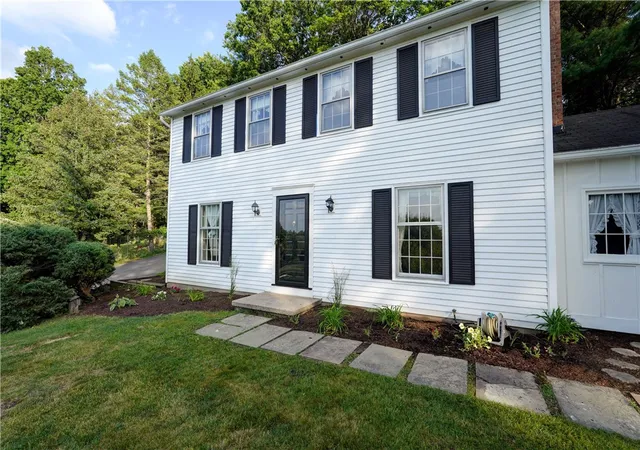 3rd image of 44 Kings Lacey, Fairport, NY 14450 | MLS# R1676946