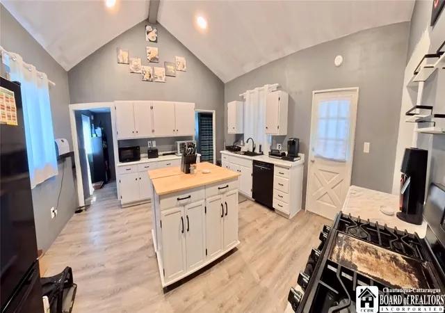 2nd image of 141 Prospect St, Jamestown, NY 14701 | MLS# R1677094